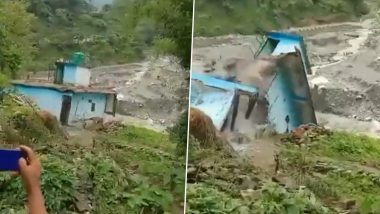 Uttarakhand: भारी बारिश से पिछले 24 घंटों में पांच लोगों की मौत, धारचूला में पल भर में नदी में समाया घर; देखें Videos