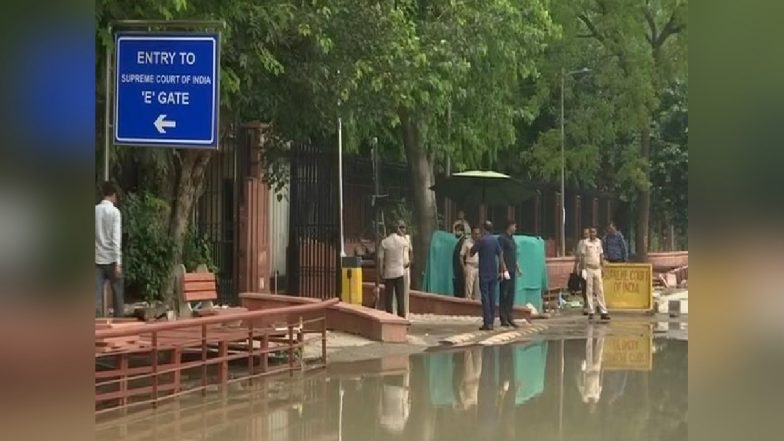 Delhi Flood Video: दिल्ली में सुप्रीम कोर्ट तक पहुंचा यमुना का पानी, बाढ़ की वजह से जरूरी रास्ते बंद