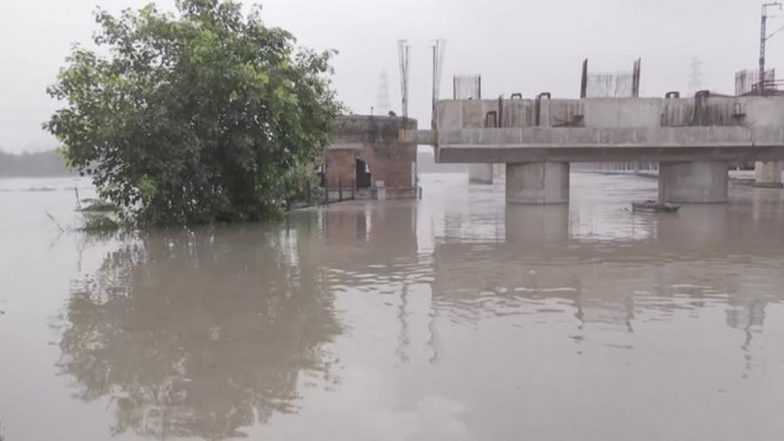 Delhi Floods: दिल्ली में अभी और बढ़ेगा यमुना का जलस्तर, सीएम केजरीवाल की अपील- बाढ़ की तस्वीर लेने या वीडियो बनाने न जाएं