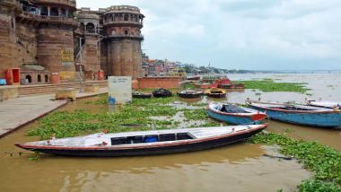 Ganga Water Level: वाराणसी में बढ़ा गंगा का जलस्तर, कई घाटों और मंदिरों की सीढ़ियां पानी में डूबी