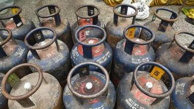 Commercial LPG Cylinder Prices Increased: कॉमर्शियल एलपीजी सिलेंडर की कीमतों में 7 रुपये की बढ़ोत्तरी, घरेलू गैस के दामों में कोई बदलाव नहीं