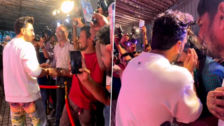 Ranveer Singh ने फोटोग्राफर और वीडियो ग्राफर को लगाया गले, यूजर्स हुए भावुक (Watch Video)