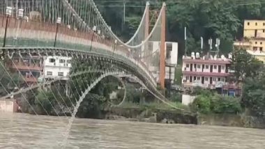 Two-Wheelers Banned on Ram Jhula: उत्तराखंड में स्थित राम झुला का सपोर्टेड तार टूटने के बाद पुल पर दोपहिया वाहनों पर लगा प्रतिबंध