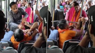 Ugly Fight Video: दिल्ली में बस की सीट को लेकर दो महिलाओं के बीच झगड़ा, एक दूसरे के बाल खिंचने का वीडियो वायरल