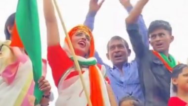 Pakistan’s Seema Haider Hoists Tricolour: पाकिस्तान की सीमा हैदर ने फहराया तिरंगा,  'भारत की जय के लगाए नारे' देखें वीडियो