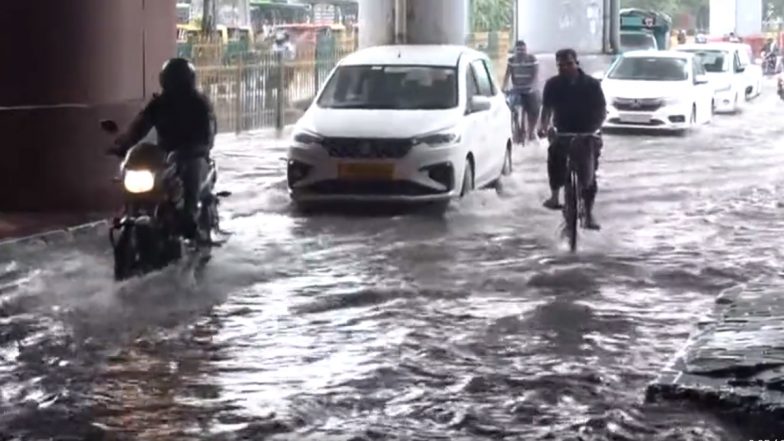 Delhi Rain: दिल्ली में भारी बारिश, कई इलाकों में हुआ जलभराव, देखें वीडियो