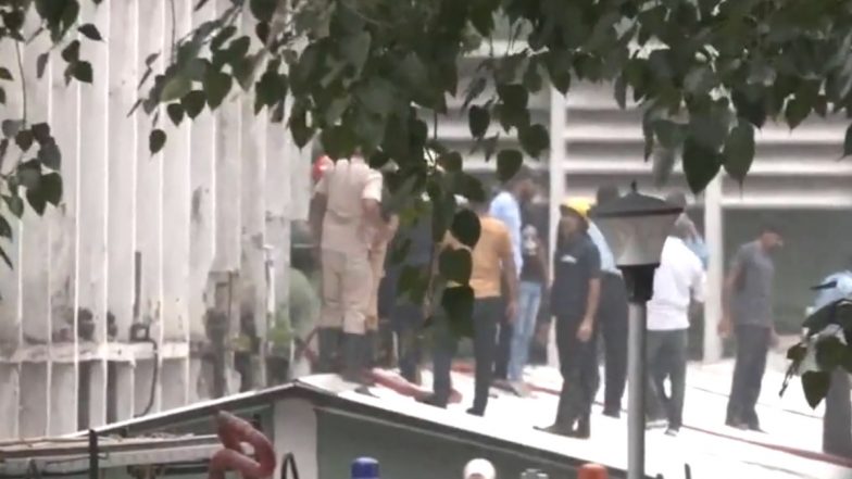 Delhi AIIMS Fire Update: दिल्ली एम्स के एंडोस्कोपी कक्ष में लगी आग पर पाया गया काबू, कोई हताहत नहीं- Video