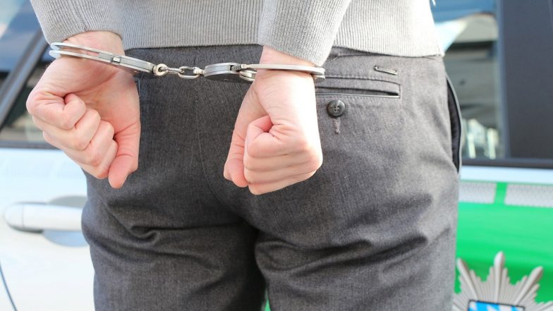 Maharashtra: ठाणे में 63,200 रुपये मूल्य के मादक पदार्थ जब्त, पांच गिरफ्तार