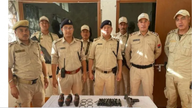 Ammunition Recovered In Manipur: मणिपुर में लूटे गए 8 हथियार, 112 तरह के गोला-बारूद बरामद
