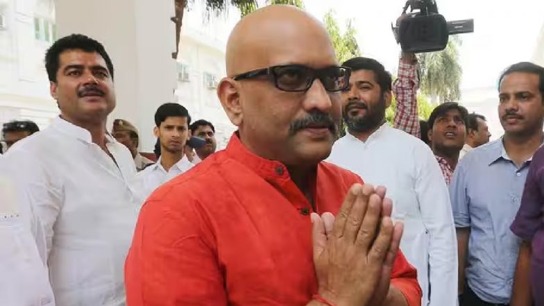 IIT BHU की छात्रा से अभद्रता मामले में सियासत गर्म, ABVP ने UP कांग्रेस अध्यक्ष अजय राय पर दर्ज कराया केस