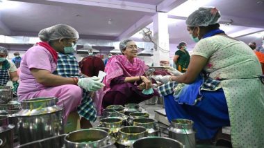 Delhi Minister Atishi Inspects Centralised Anganwadi Kitchen: मंत्री आतिशी ने आंगनवाड़ी रसोईघर का किया दौरा, बच्‍चों को दिए जाने वाला भोजन चखा