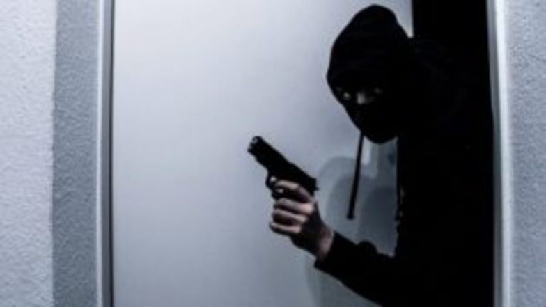 Bihar Bank Robbery: बिहार में एक्सिस बैंक से 1 करोड़ रुपए लूटकर फरार हो गए बदमाश