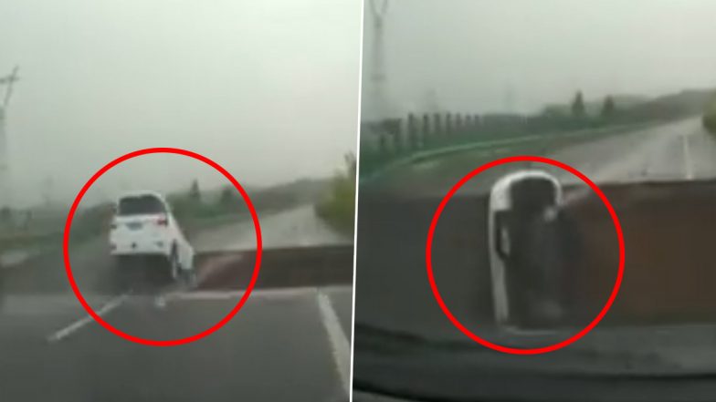 China Car Accident Video: चीन में भारी बारिश का कहर, सड़क टूटने से कार गड्ढे में गिरी