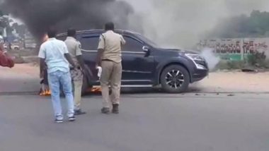 Car Burn On Road: हैदराबाद में चलती कार में लगी आग, बीच सड़क पर धूं-धूं कर जली SUV, देखें वीडियो 