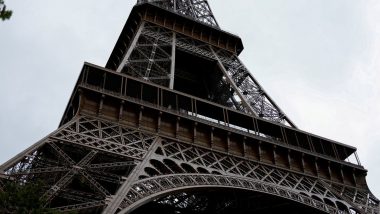 Eiffel Tower Bomb Threat:  पेरिस में एफिल टावर को बम से उड़ाने की धमकी के बाद मचा हड़कंप, पर्यटकों को खाली कराया गया