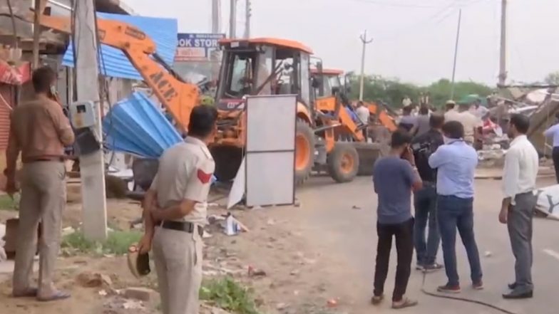 Haryana illegal Construction: नूंह जिले में अवैध निर्माण के खिलाफ प्रशासन की बड़ी कार्रवाई, तोड़े जा रहे 45 से अधिक दुकानें, SKM सरकारी मेडिकल कॉलेज पर भी चला बुलडोजर- Video