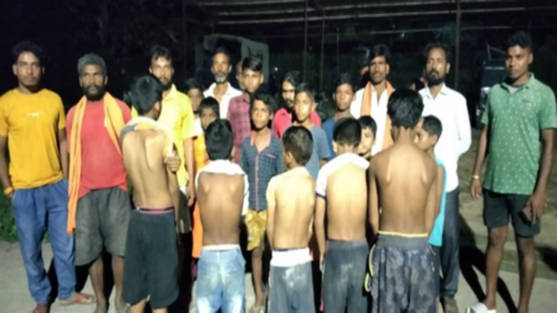 School Students Beaten For Absenteeism: स्कूल से गैरहाजिर रहने पर प्रिंसिपल ने 50 बच्चों को कतार में खड़ा कर बेरहमी से पीटा