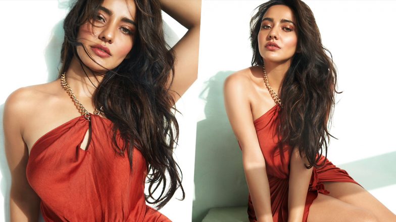 Neha Sharma ने ऑरेंज सिजलिंग आउटफिट में ढाया कहर एक्ट्रेस की हॉटनेस आपको उड़ा देगी होश (View Pics)