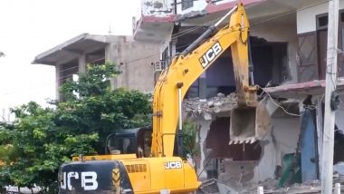 Bulldozer Action: नूंह में जिन घरों से हुआ था पथराव, वो हुए जमीदोंज, VIDEO में देखें कैसे गरजा बुलडोजर