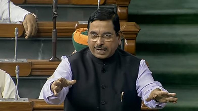 Parliament Security Breach: राहुल गांधी ने संसद की सुरक्षा में घुसपैठ करने वालों का किया समर्थन: प्रल्हाद जोशी