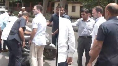 Rahul Gandhi: राहुल गांधी की दरियादिली, 10 जनपथ से बाहर निकलते समय दुर्घटनाग्रस्त स्कूटर सवार से बात करने के लिए कार से उतरे, देखें VIDEO