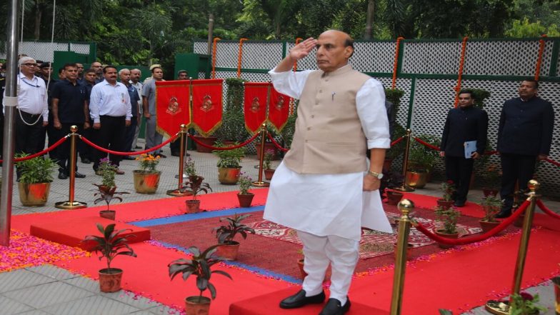 Rajnath Singh: रक्षा मंत्री राजनाथ सिंह ने गणतंत्र दिवस शिविर में एनसीसी कैडेट के साथ बातचीत की
