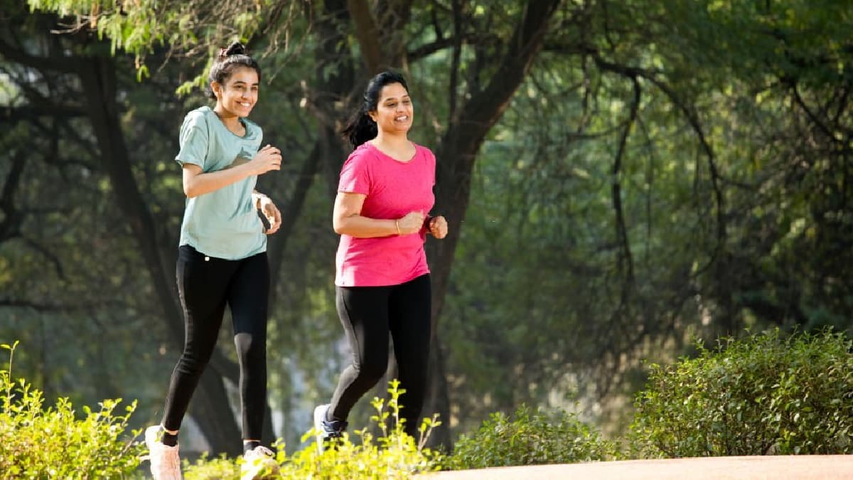 Walk For Health: अगर रोज इतने कदम चलते हैं आप तो मौत का खतरा है कम, पढ़ें ये रिपोर्ट