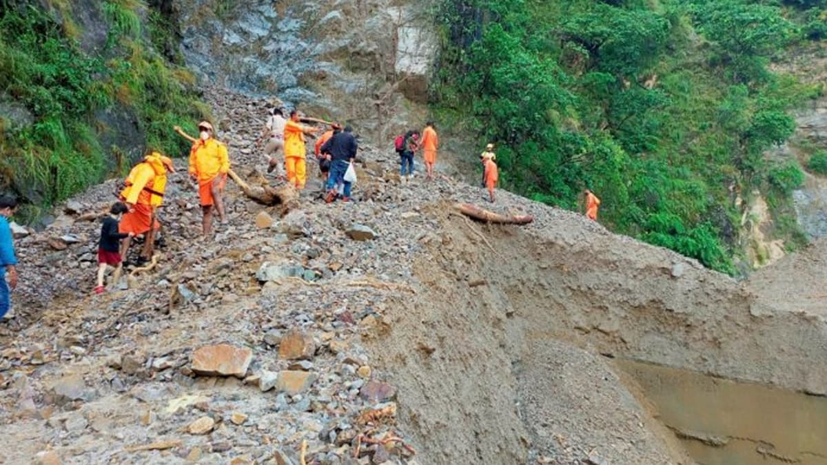 Uttarakhand: भूस्खलन के बाद पांच लोगों की मौत, बारिश का अलर्ट जारी; अनावश्यक यात्रा से बचें | LatestLY हिन्दी