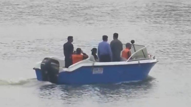 Sonia Gandhi Boat Ride Video: जम्मू-कश्मीर पहुंची सोनिया गांधी, श्रीनगर की नागिन झील में की नाव की सवारी