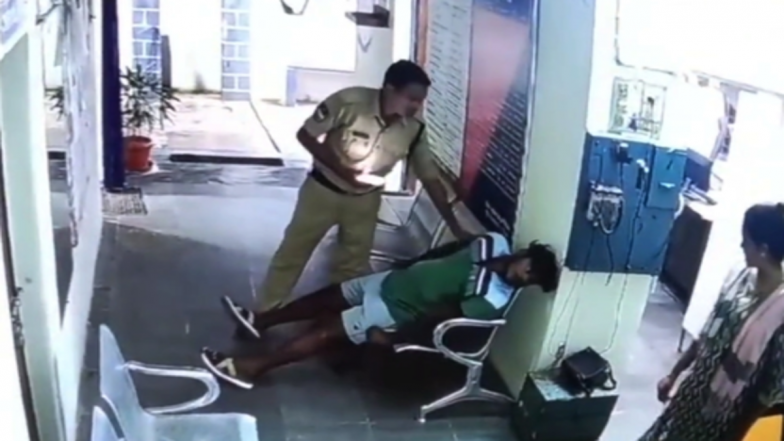 Youth Dies In Police Station: तेलंगाना में दौरा पड़ने के बाद पुलिस स्टेशन में युवक की मौत- VIDEO