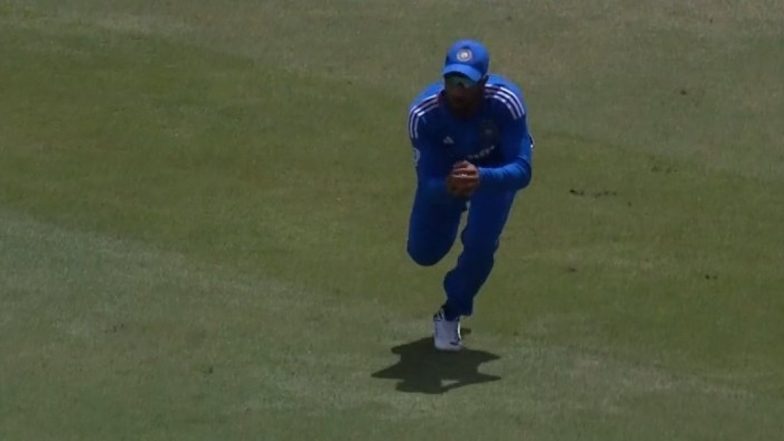 Tilak Varma Stunning Catch Video: तिलक वर्मा ने हवा में उड़कर पकड़ा अविश्वसनीय कैच, सोशल मीडिया पर वीडियो वायरल