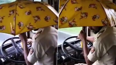 Maharashtra: बारिश में लीक होने लगी बस की छत, हाथ में छाता लेकर ड्राइविंग करने लगा ड्राइवर (Watch Viral Video)