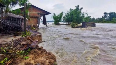 Assam Flood: असम में बाढ़ से स्थिति गंभीर, 22 जिलों के 3.40 लाख लोग प्रभावित | Video