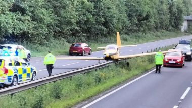 Plane Emergency Landing Video: बीच सड़क पर विमान की इमरजेंसी लैंडिंग, डिवाइडर पर अटके प्लेन का वीडियो वायरल