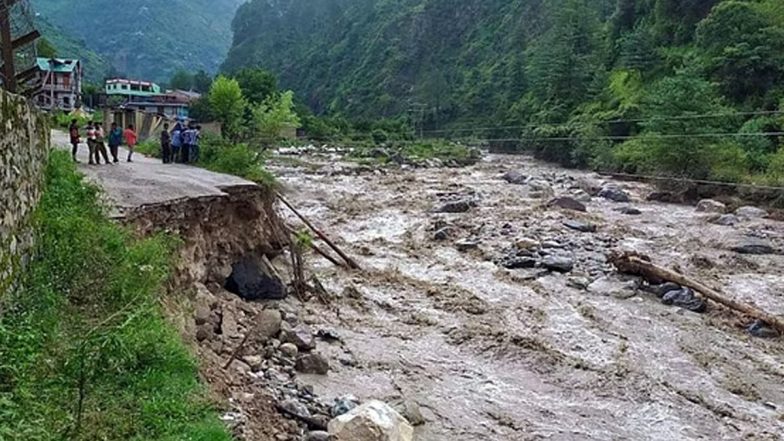 उत्तराखंड में बारिश से जनजीवन अस्त-व्यस्त, ज्यादातर जिलों में रेड अलर्ट