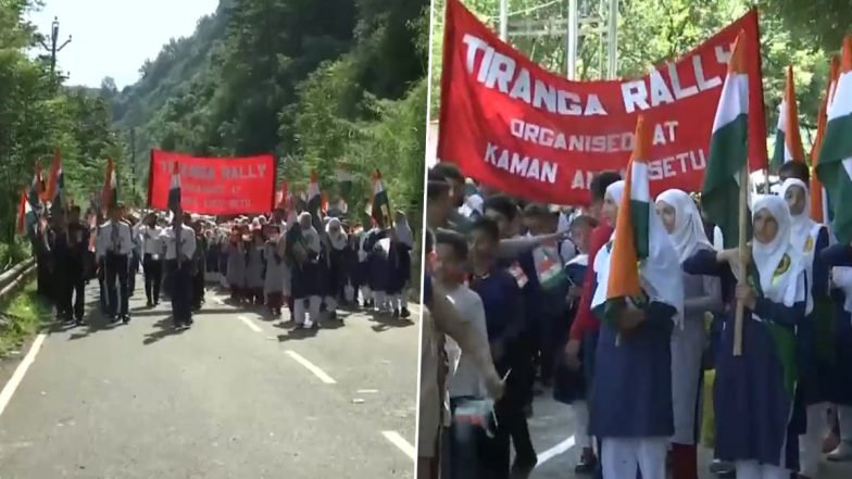 Video: जम्मू-कश्मीर के उरी सेक्टर में भारत-पाकिस्तान सीमा पर गूंजे भारत माता की जय के नारे