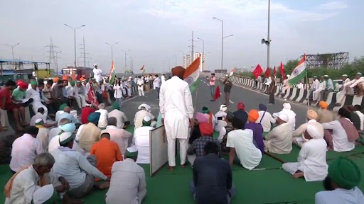 किसान प्रदर्शन: बाढ़ से हुए नुकसान के लिए मुआवजे की मांग कर रहे किसानों को लिया हिरासत में