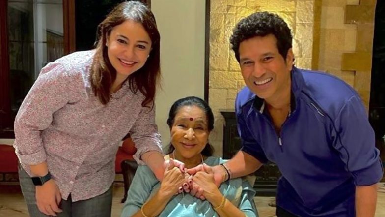 Asha Bhosle's Birthday: महान भारतीय क्रिकेटर&nbsp;सचिन तेंदुलकर ने पार्श्व गायिका आशा भोसले&nbsp;को उनके 90वें जन्मदिन पर दी शुभकामनाएं, देखें Tweet