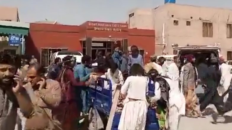 Pakistan Blast Update: पाकिस्तान के बलूचिस्तान में मस्जिद के पास भीषण धमाका, 20 की मौत, 40 घायल- VIDEO