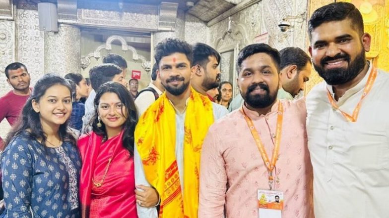 Ruturaj at Shreemant Dagdusheth Ganpati Mandir: एशियाई खेलों से पहले पुणे के श्रीमंत दगडूशेठ गणपति मंदिर पहुचें रुतुराज गायकवाड़, भगवन गणेश का लिया आशीर्वाद, देखें तस्वीरें