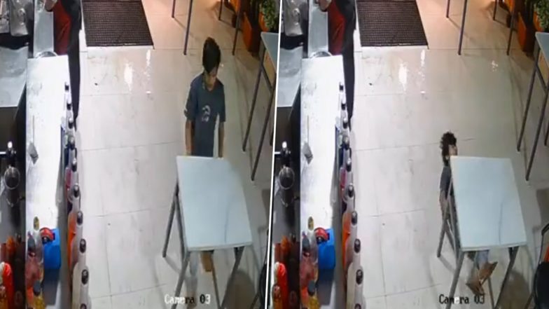 Video- Waiter Slips On Floor Dies: गीले फर्श पर फिसलकर गिरने से तुरंत शख्स की मौत, इंदौर के एक रेस्टोरेंट का वीडियो वायरल