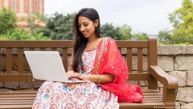 भारत: हाईब्रिड मोड के कारण बढ़ रही कामकाजी महिलाएं