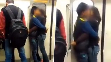 Delhi Metro Kissing Video: मेट्रो के अंदर किस करते हुए कपल कैमरे में कैद, वीडियो वायरल