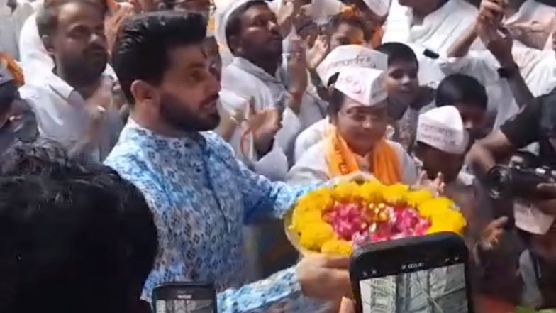 Shiv Thakare Performs Aagman Aarti: 45 फीट लंबे भगवान गणेश की आरती करते दिखे रियलिटी टीवी सेंसेशन शिव ठाकरे, मुंबई में आगमन आरती का किया आयोजन