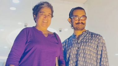 Aamir Khan and Reena Dutta's Public Appearance: पूर्व पत्नी रीना दत्ता के साथ नजर आए बॉलीवुड स्टार आमिर खान, मीडिया के सामने दिए पोज (View Pics)