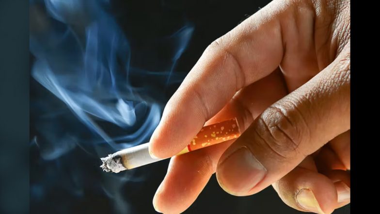 Age Limit For Cigarettes: कर्नाटक में 21 वर्ष के ऊपर के लोग ही खरीद सकेंगे सिगरेट, हुक्का बार पर भी लगा बैन
