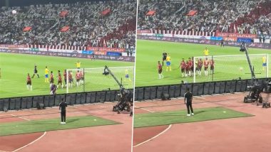 Cristiano Ronaldo’s Free-Kick Hits Cameraman: सऊदी प्रो लीग में अल-रेड के खिलाफ मैच में अल-नासर क्रिस्टियानो रोनाल्डो की फ्री-किक ने कैमरामैन को लगी, देखें वीडियो वायरल