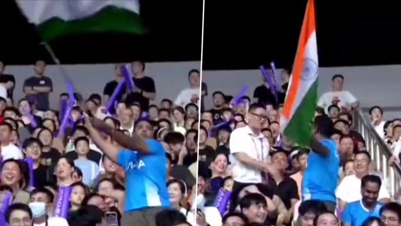China vs India Asian Games 2023: चीन के खिलाफ फुटबॉल मैच के दौरान स्टेडियम में तिरंगा लहराने से रोकने&nbsp;के बावजूद नहीं मानें&nbsp;भारतीय फैंस, देखें&nbsp;वायरल&nbsp;वीडियो