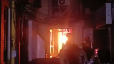 Kolkata Fire Video: कोलकाता के गोदाम में लगी भीषण आग, फायर ब्रिगेड की 15 गाड़ियां मौके पर मौजूद