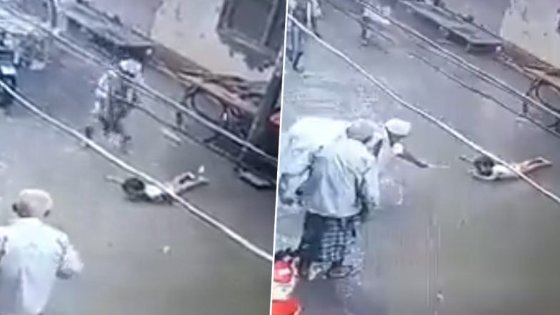 सड़क पार करते समय करंट की चपेट में आई बच्ची, राहगीर ने हिम्मत दिखाते हुए बचाई उसकी जान (Watch Viral Video)
